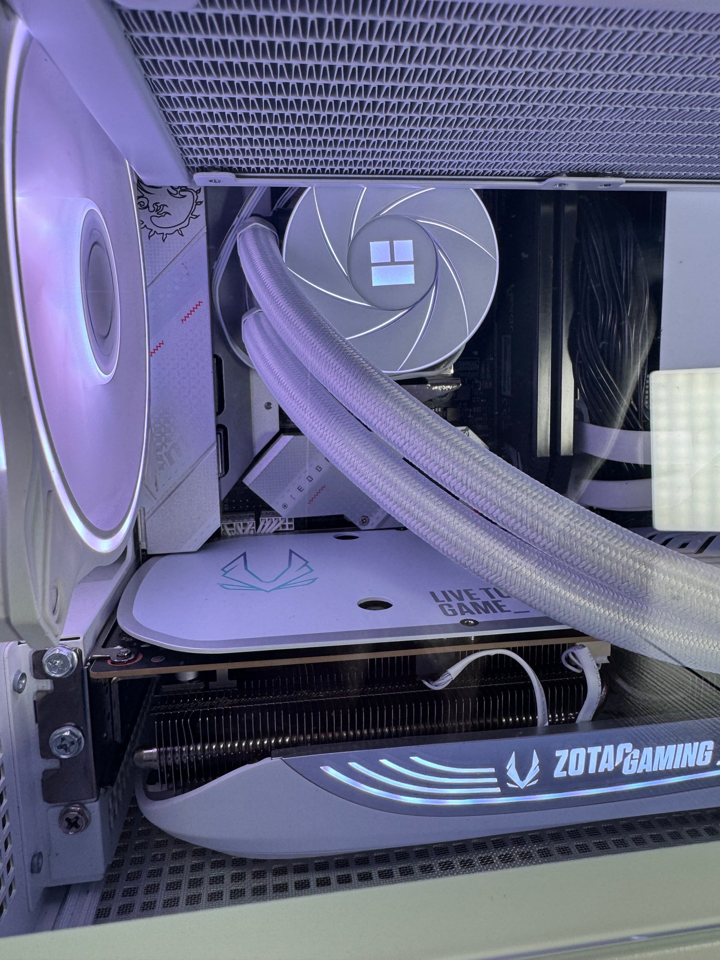 High End Gaming PC Weiß - ITX SFF - RTX 4080S - 7800 X3D - 32GB DDR5 - 1TB SSD