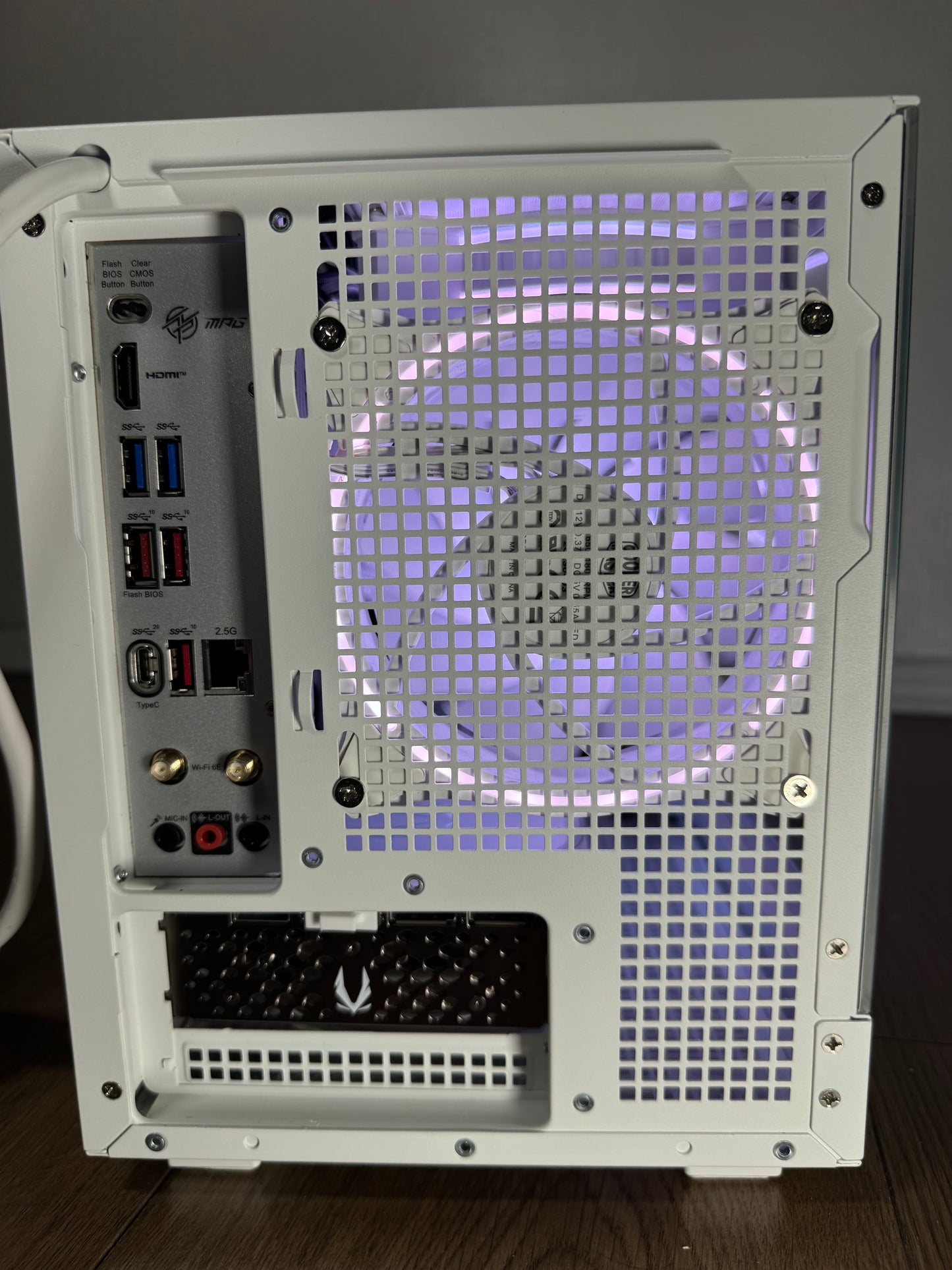 High End Gaming PC Weiß - ITX SFF - RTX 4080S - 7800 X3D - 32GB DDR5 - 1TB SSD