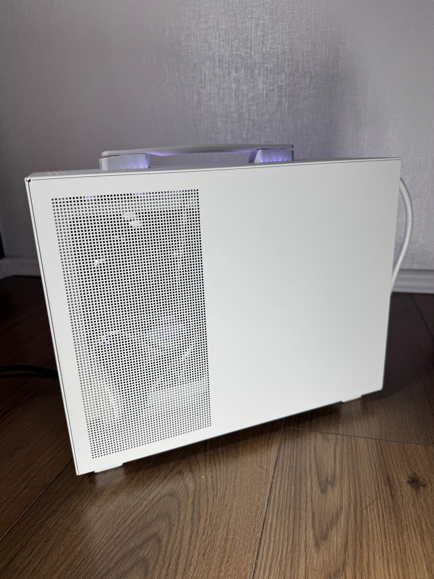 High End Gaming PC Weiß - ITX SFF - RTX 4080S - 7800 X3D - 32GB DDR5 - 1TB SSD