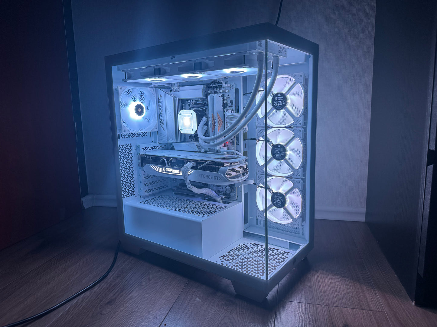 High End Gaming PC RTX 4080 Super, Ryzen 9 7950X3D, 32GB DDR5 RAM - weiß - white