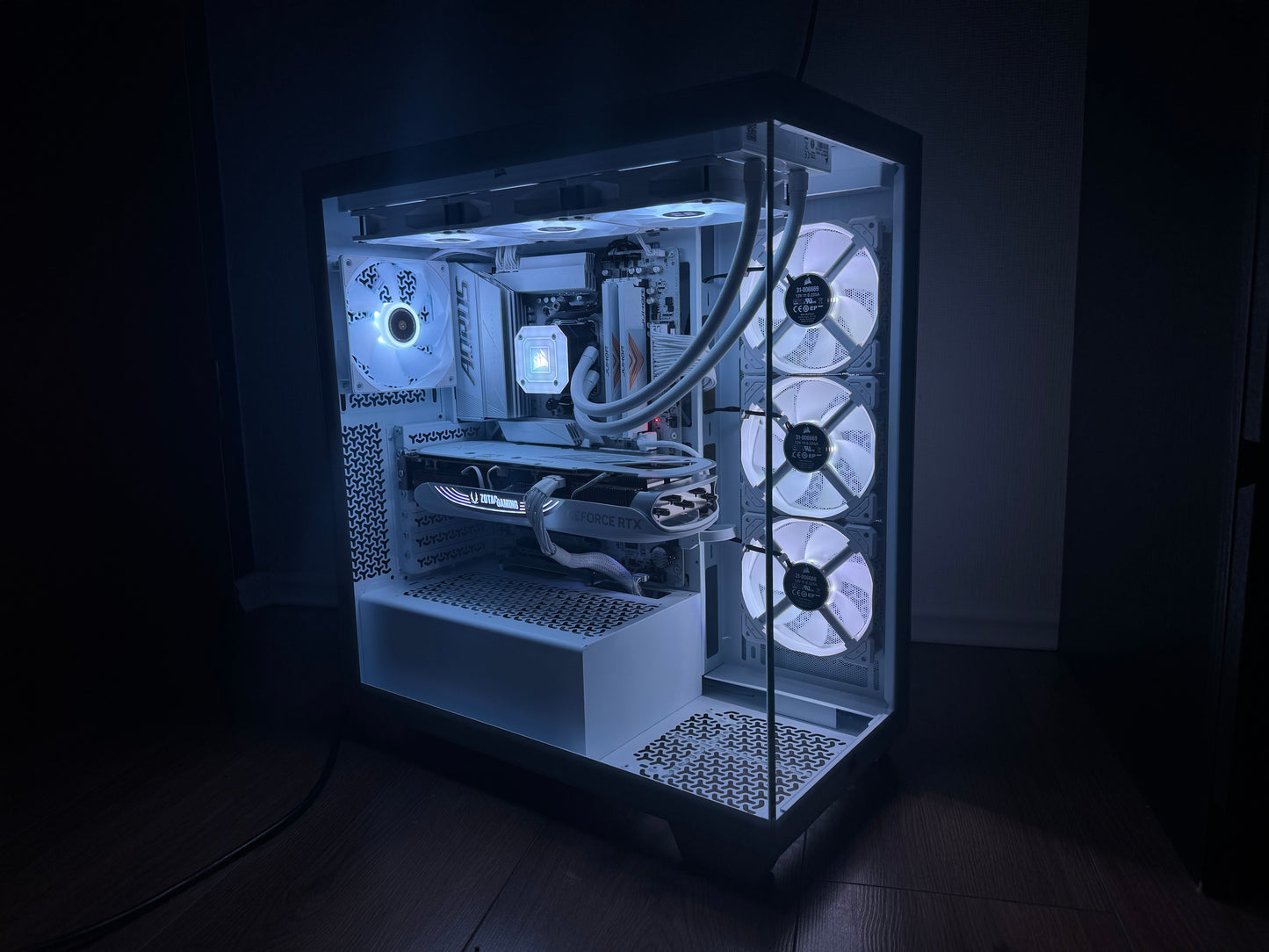 High End Gaming PC RTX 4080 Super, Ryzen 9 7950X3D, 32GB DDR5 RAM - weiß - white