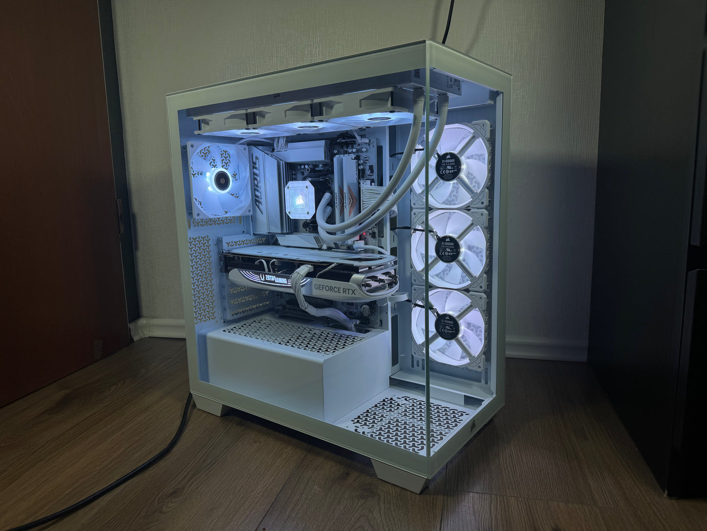 High End Gaming PC RTX 4080 Super, Ryzen 9 7950X3D, 32GB DDR5 RAM - weiß - white