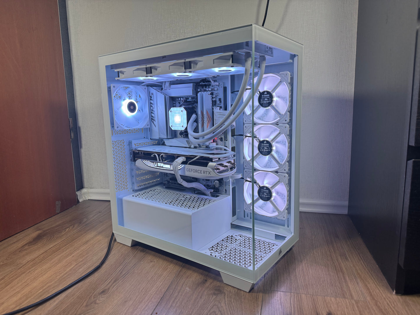 High End Gaming PC RTX 4080 Super, Ryzen 9 7950X3D, 32GB DDR5 RAM - weiß - white